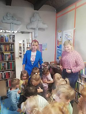 Grafika #8: Ogólnopolski Tydzień Bibliotek-Grupa Motylki w Bibliotece Publicznej w Wicku