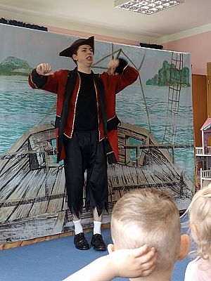 Grafika #4: Piraci i Wyspa Skarbów-teatrzyk w przedszkolu