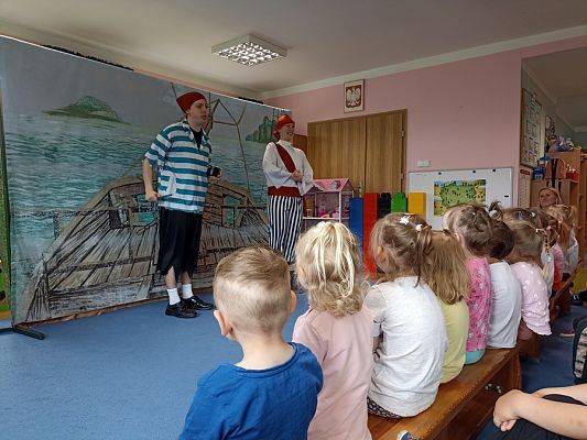 Grafika #5: Piraci i Wyspa Skarbów-teatrzyk w przedszkolu