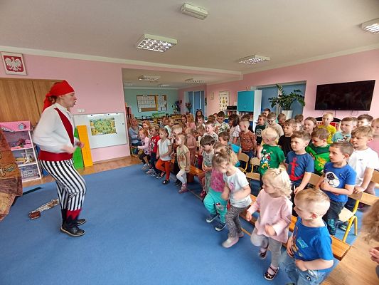 Grafika #6: Piraci i Wyspa Skarbów-teatrzyk w przedszkolu