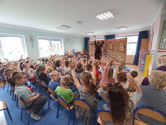 Grafika #9: Piraci i Wyspa Skarbów-teatrzyk w przedszkolu