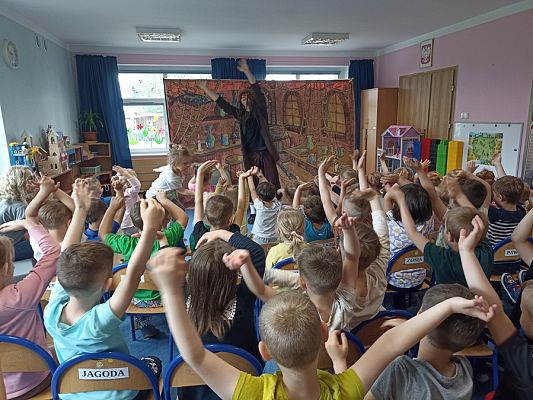 Grafika #10: Piraci i Wyspa Skarbów-teatrzyk w przedszkolu