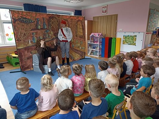 Grafika #11: Piraci i Wyspa Skarbów-teatrzyk w przedszkolu