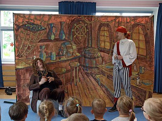 Grafika #13: Piraci i Wyspa Skarbów-teatrzyk w przedszkolu