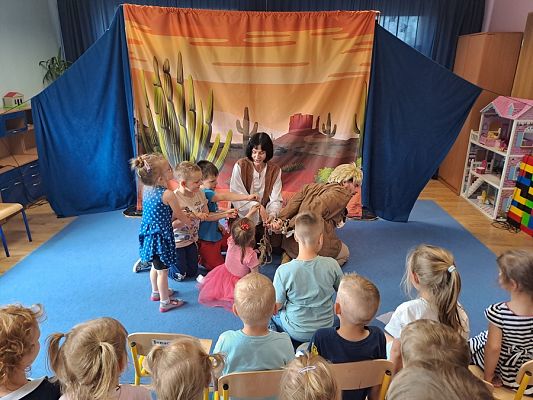 Grafika #6: Teatrzyk Na dzikim zachodzie