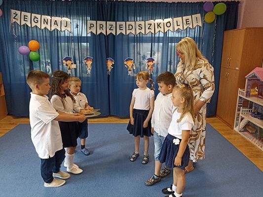 Grafika #2: Zakończenie roku szkolnego i pożegnanie 6-latków