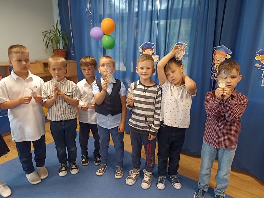 Grafika #3: Zakończenie roku szkolnego i pożegnanie 6-latków