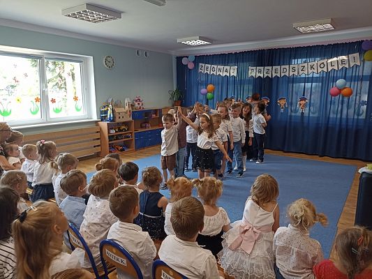 Grafika #7: Zakończenie roku szkolnego i pożegnanie 6-latków