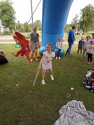 Grafika #13: Czytanie na polanie