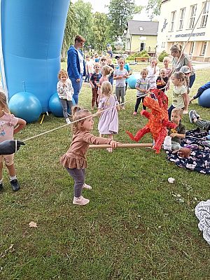 Grafika #20: Czytanie na polanie