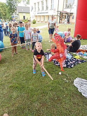 Grafika #21: Czytanie na polanie